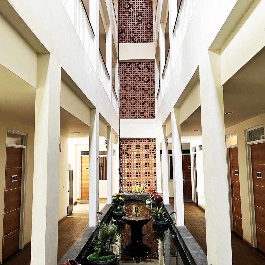 The Home Srengseng Джакарта Экстерьер фото